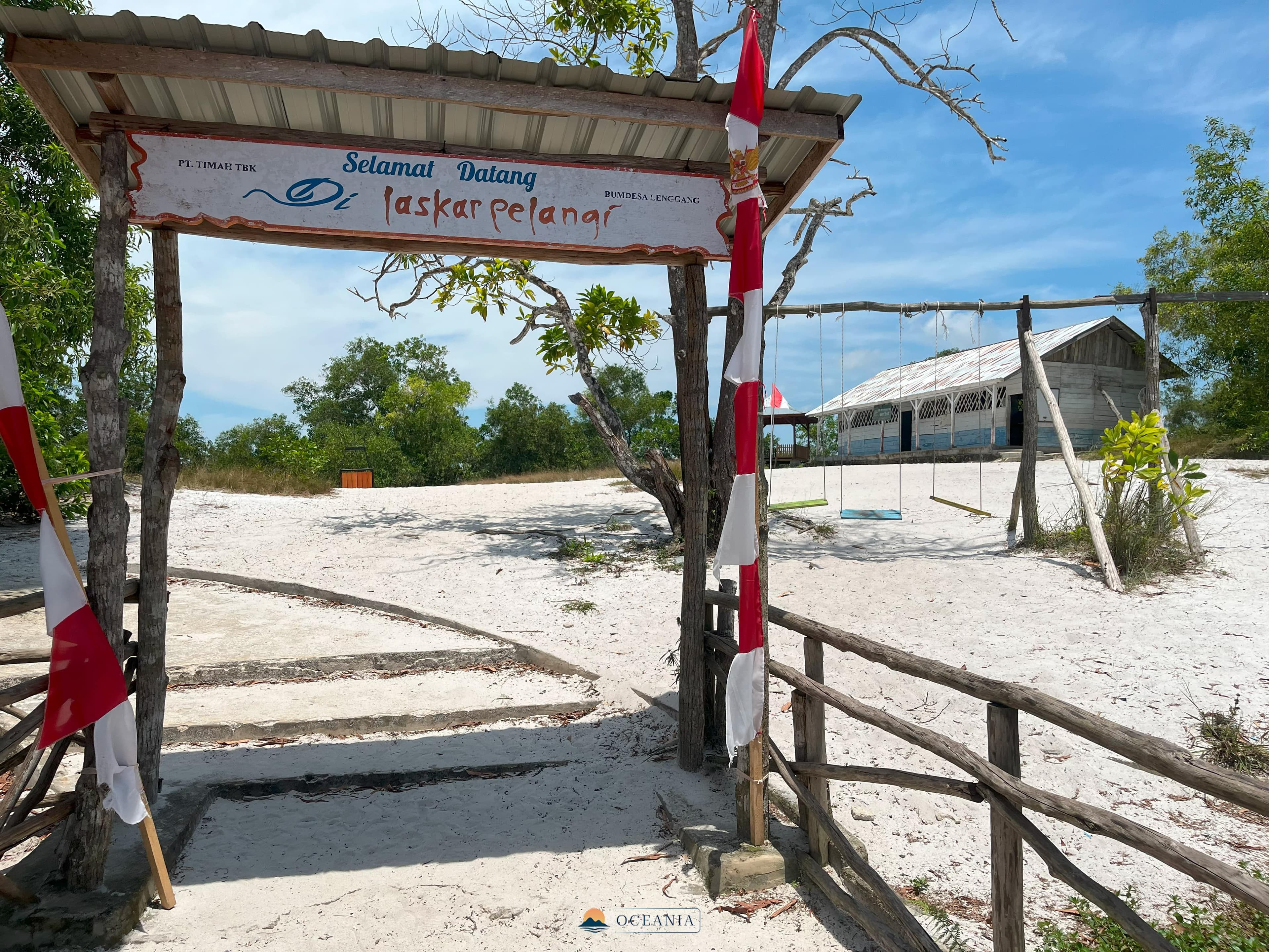 Replika SD Laskar Pelangi
