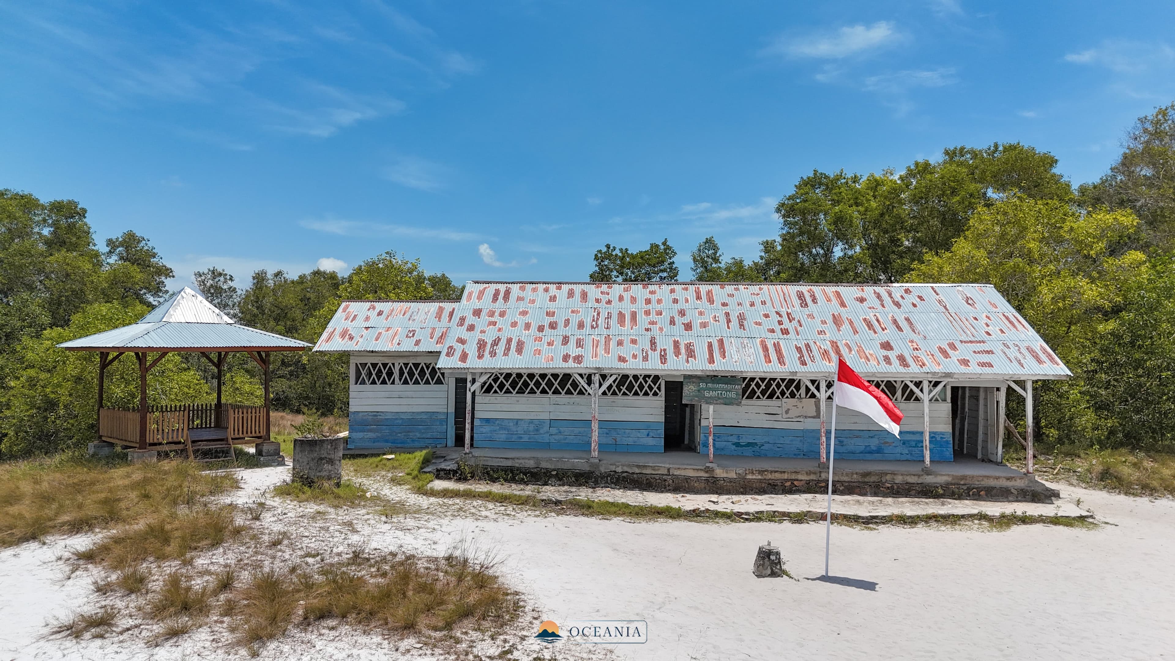 Replika SD Laskar Pelangi