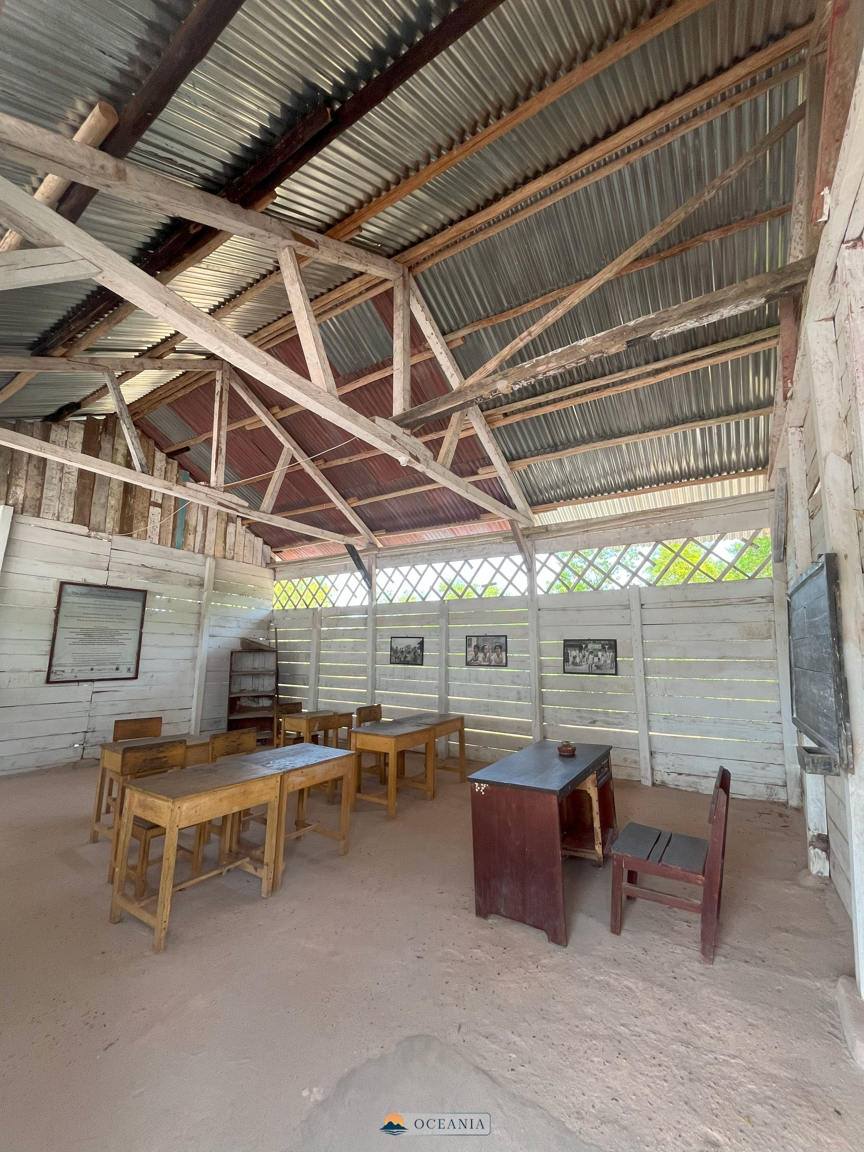 Replika SD Laskar Pelangi