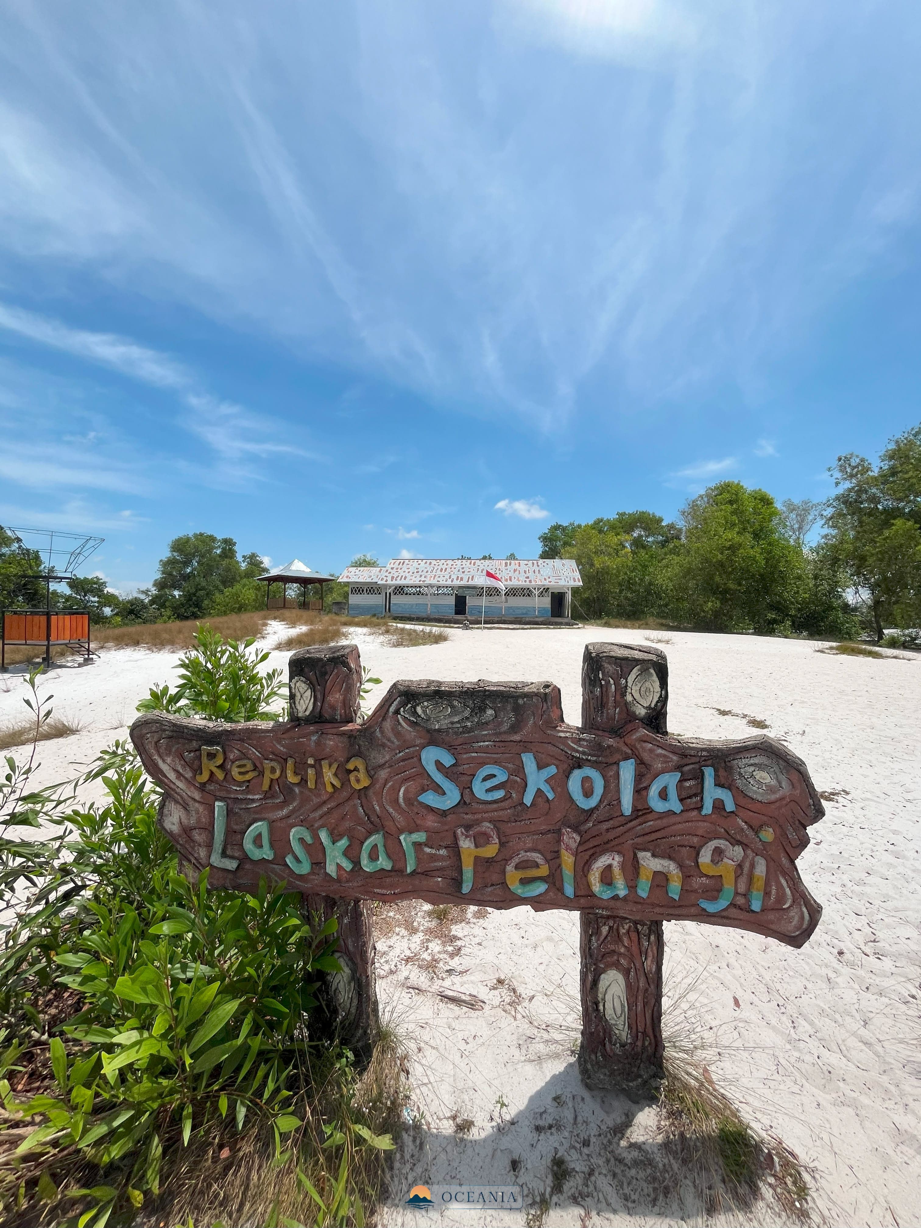 Replika SD Laskar Pelangi