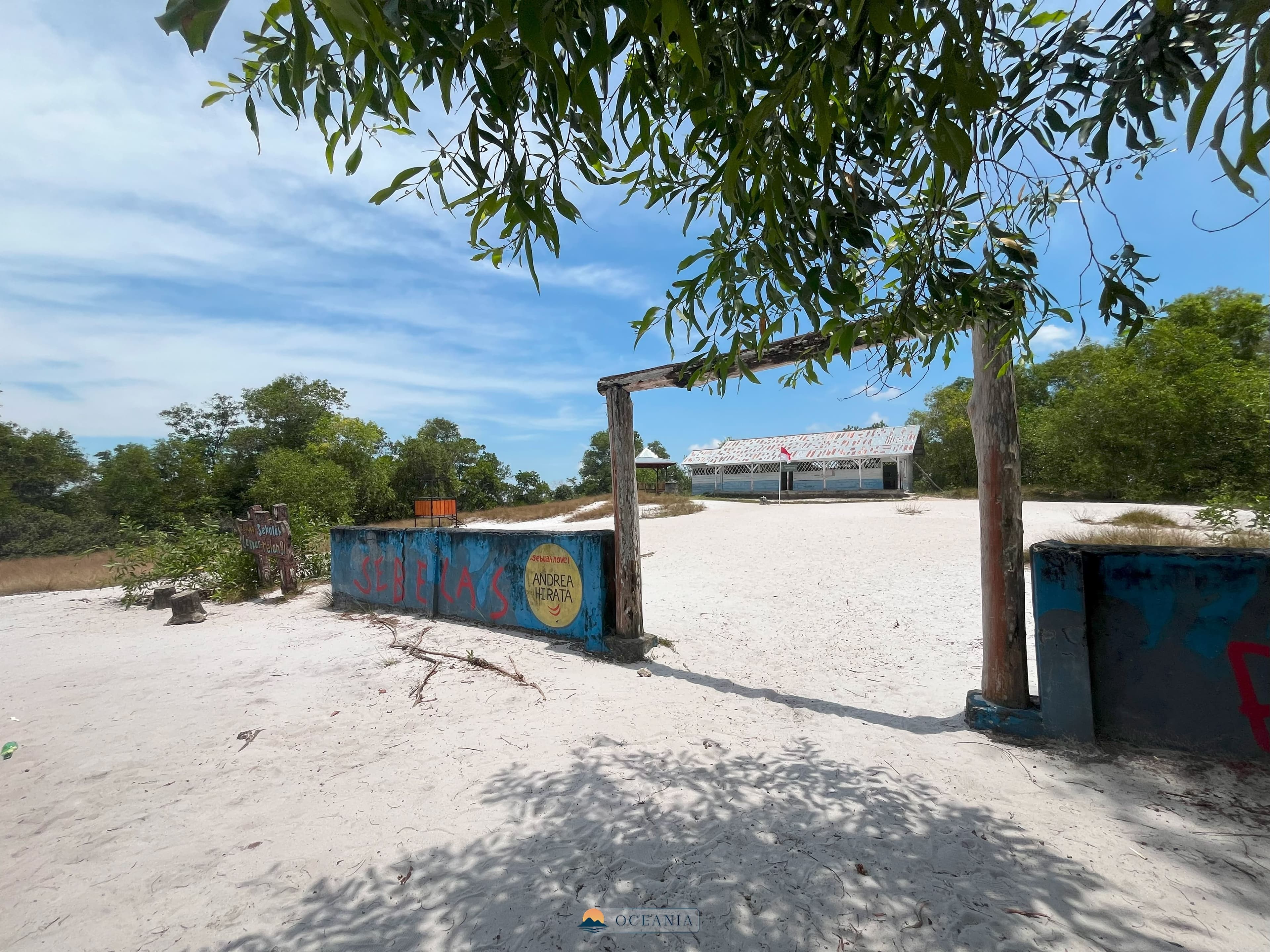 Replika SD Laskar Pelangi